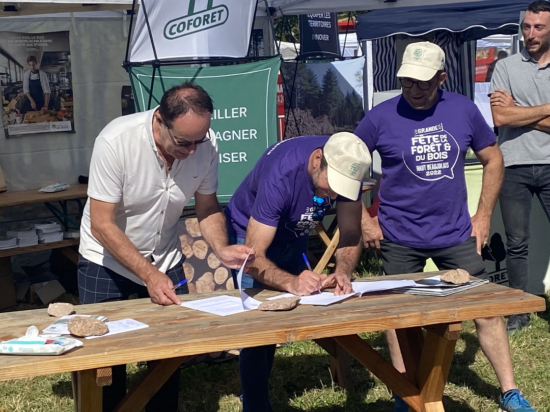Signature de la convention entre la MFR de Lamure sur Azergues et COFORET - Coopération forestière